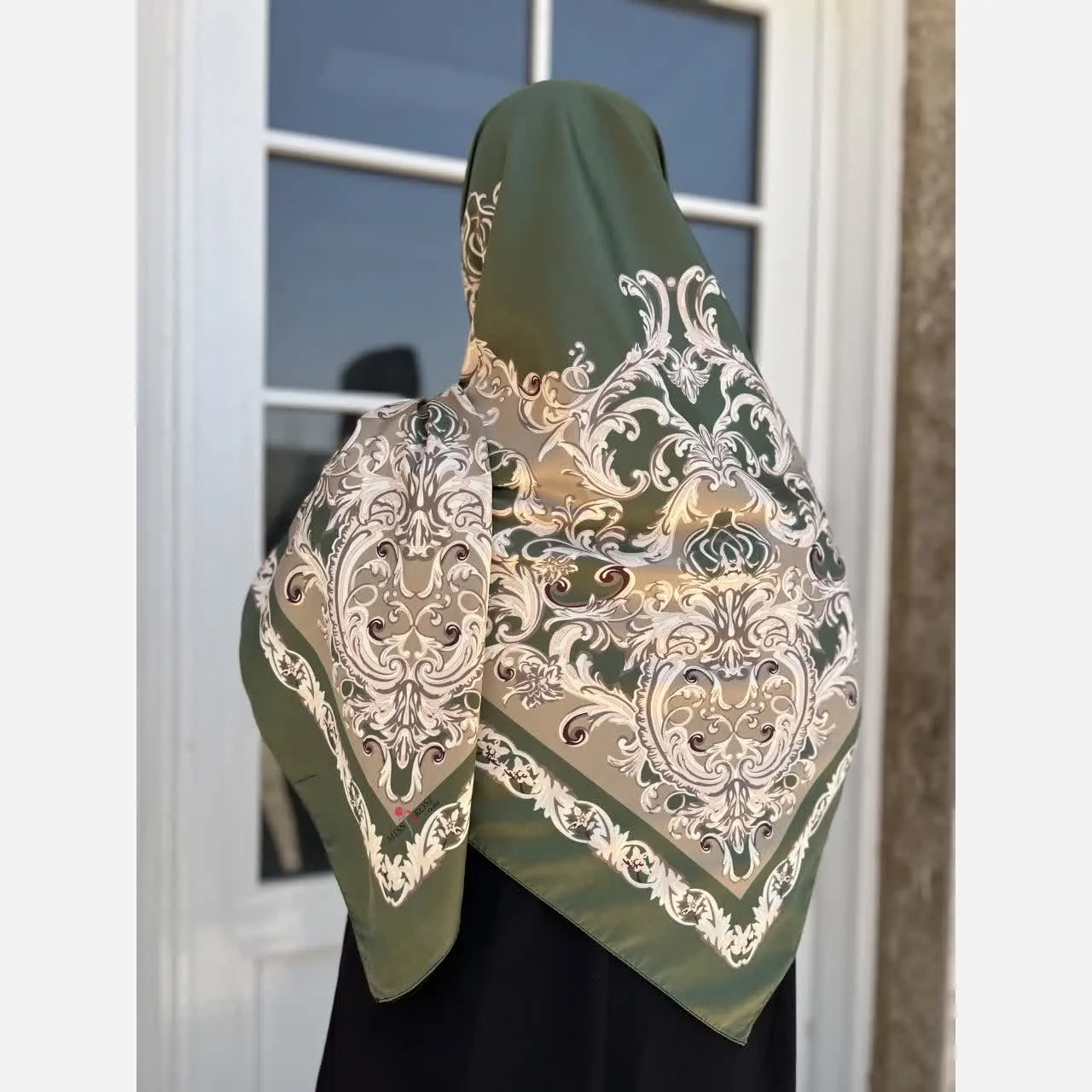 روسری ابریشم ساتن مجلسی قواره 135 سبز
